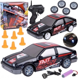rc drift auto s kužely a náhradními koly 1:24