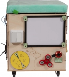 Puf s manipulační kostkou a úložným prostorem na kolečkách