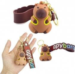 Přívěsek Kapybara Se Žlutým Batůžkem