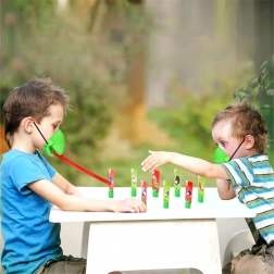 Párty hra Chňapni brouka – žabí jazyky pro 4 hráče