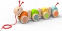 Dřevěná tahačka housenka