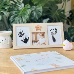 Dětský fotorámeček s inkoustovou sadou na otisky ručiček a nožiček