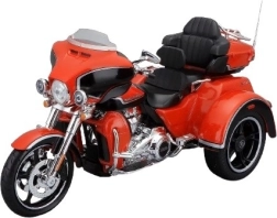 Kovový model motocyklu HARLEY-DAVIDSON 2021 CVO Tri Glide 1:12, oranžový