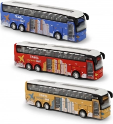 Kovový dálkový autobus na volný chod