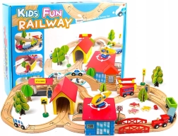 Dřevěná vláčková dráha s auty a příslušenstvím