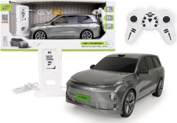 RC auto se stanicí pro nabíjení