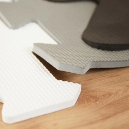 bieco pěnová hrací podložka abeceda black & white, 26 ks