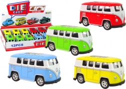 Resorák s frikčním pohonem osobní auto v různých barvách