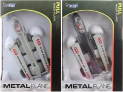 Kovové letadlo se zpětným chodem na baterie