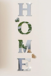 Lustřní samolepky na zeď HOME – stříbrné akrylové 3D písmena se srdíčky