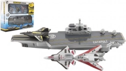 Letadlová loď s modely stíhaček