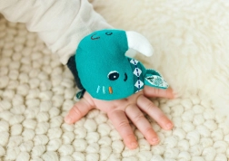 Lilliputiens chrasticí náramek nosorožec Marius