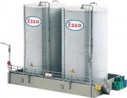 Vysoké zásobníky čerpací stanice