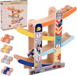 Dřevěná autíčková zábavní dráha se skluzavkou