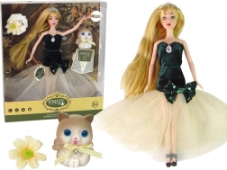 Panenka Emily s dlouhými vlasy, koťátkem a květinovou ozdobou