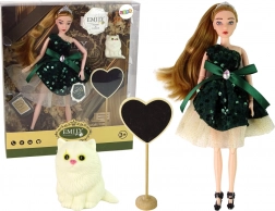 Panenka Emily s bílým koťátkem a dřevěným srdcem