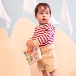 Dřevěný panel s aktivitami dobrodružství na cestách