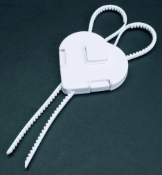 Flexibilní bezpečnostní zámek na dvířka pro děti