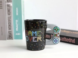 Hrnek Let's Play Game Over