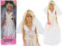 Lalka Anlily ve svatebních šatech s květinovou kyticí a korunou