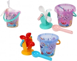 Plastová sada na písek a vodu s kbelíkem a mlýnkem v síťce 17 × 16 cm