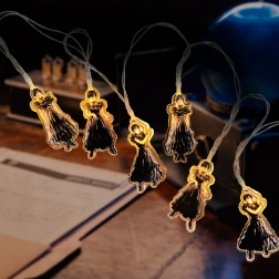 Wednesday světelný řetěz na baterie 130 cm