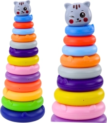Barevná věž s kroužky s kočkou