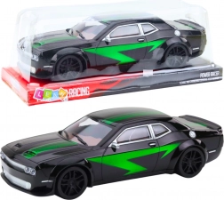 Sportovní auto s pohonem černé se zelenými liniemi