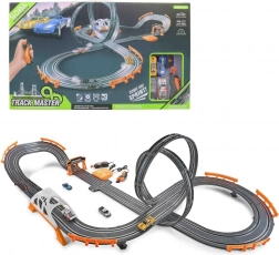 Závodní autodráha s délkou 615 cm