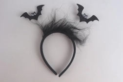 Čelenka s netopýry a peříčky