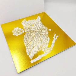 Kniha omalovánek s metalickými motivy zlatá/stříbrná