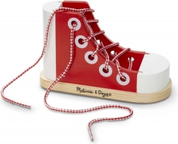 dřevěná šněrovací bota MELISSA & DOUG pro nácvik zavazování