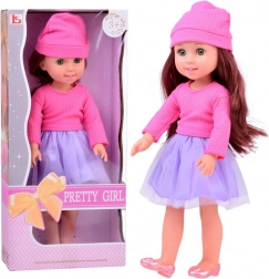 Elegantní modní panenka s realistickými doplňky