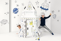 Velká kartonová vesmírná raketa