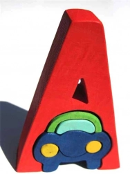 Dřevěné písmenko A s autíčkem pro děti