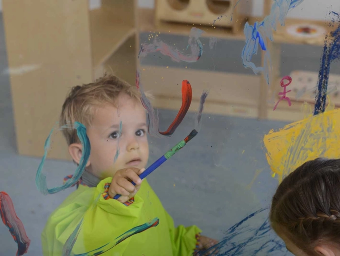 Oboustranné akrylové okno pro společnou tvorbu