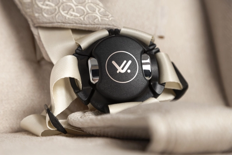 Rychlé a bezpečné připoutání s magnetickou přezkou