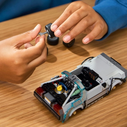 Autentické detaily a plynulá stavba