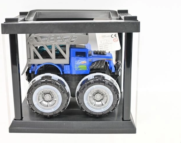 Monster truck v kleci s malým autíčkem