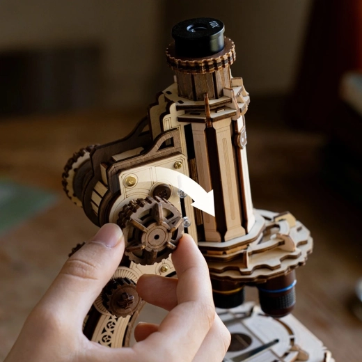 Precizní mechanické ostření se šnekovým převodem