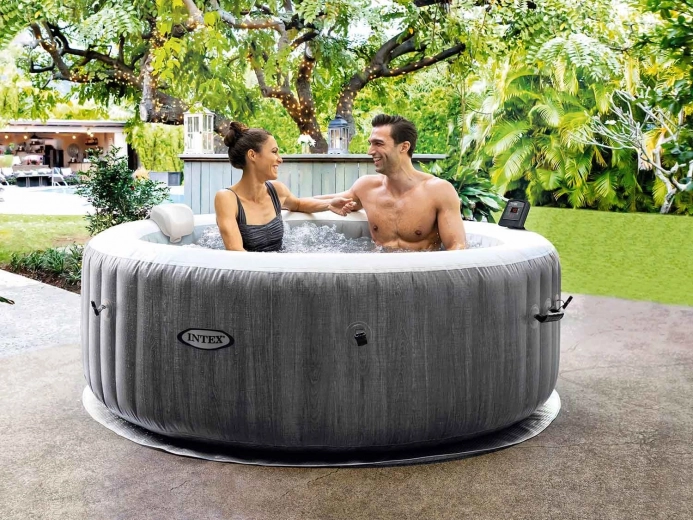 Relax pro 4 osoby s 140 bublinkovými tryskami