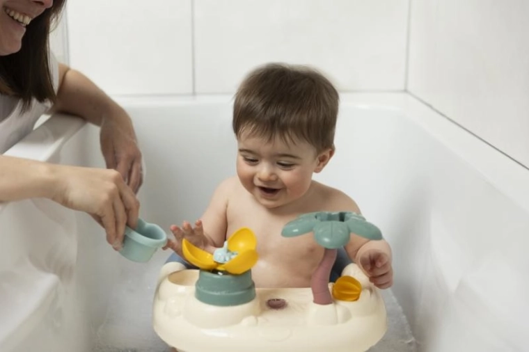 Snadné usazení díky posuvnému pultíku