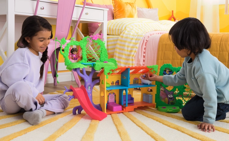 Velký víceúrovňový dům plný dobrodružství