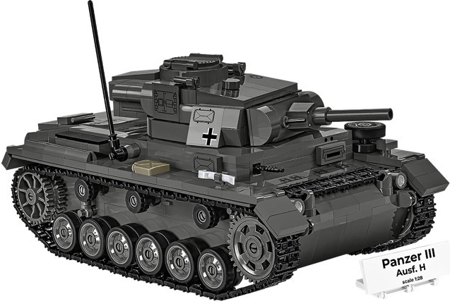 Autentický tank s pohyblivými pásy a otočnou věží