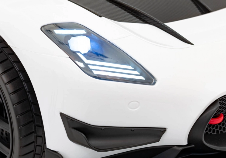 LED světla vpředu i vzadu se 3 režimy