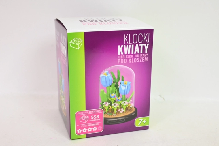 Stavebnice kytice modrých tulipánů pod skleněným kloboukem