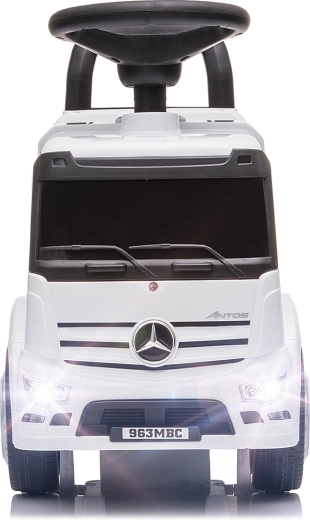 Licencovaný design Mercedes-Benz a realistické detaily