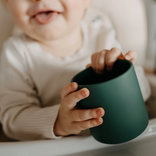 Měkký silikon šetrný k dásním