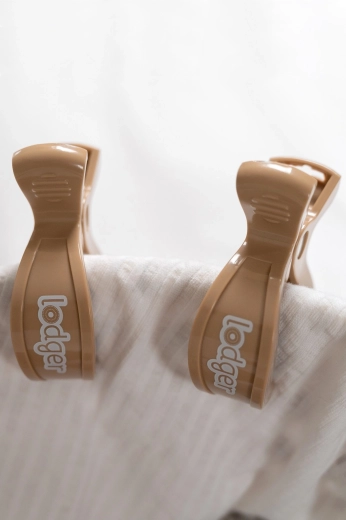 Kompaktní klipy v elegantní béžové
