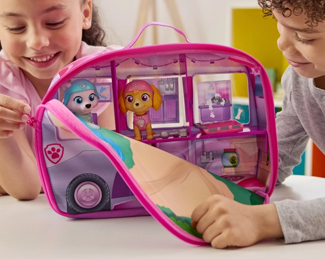 Přenosný karavan 2v1: kufřík i herní svět